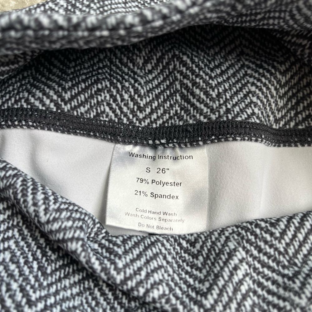 Kiava Gray Herringbone Leggings - Picture 2 of 3